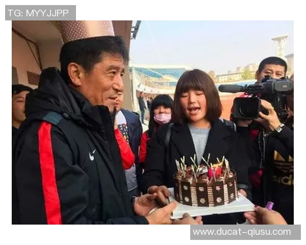 李章洙回渝参与足协杯夺冠25周年纪念赛，慨叹铜梁龙冲超成功：时刻过太快了